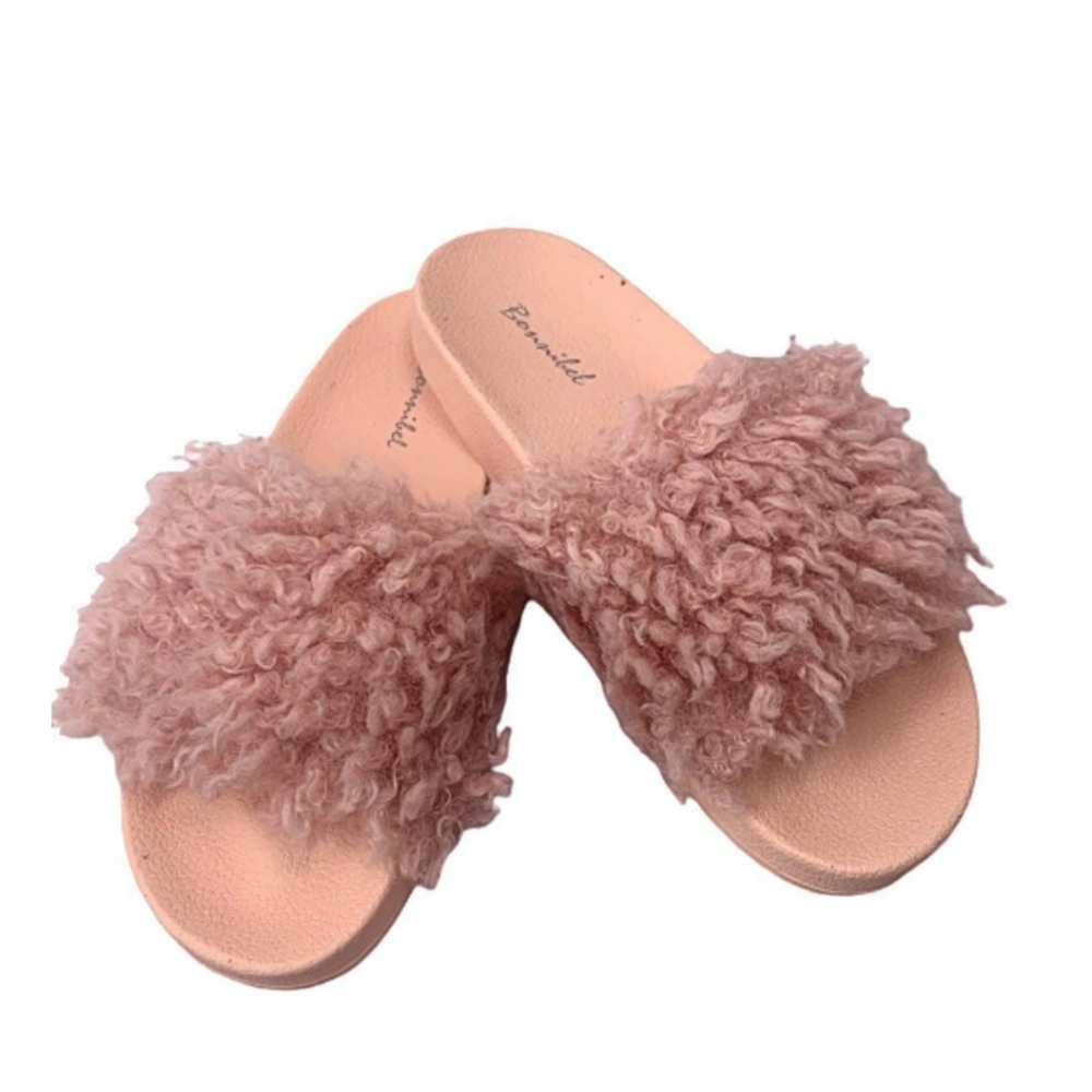 Bonnibel Fun-1 Womens fluffy non slip plush slip on slippers. Size 8.5